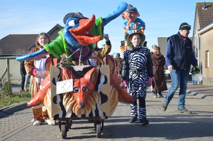 Zeebra's en tijgers vulden dinsdagmiddag de straten van Nieuw-Vossemeer tijdens de optocht.