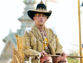 30 poedels, 250 bedienden en een afgehuurd Hilton-hotel: omstreden Thaise koning strijkt weer neer in Duitsland