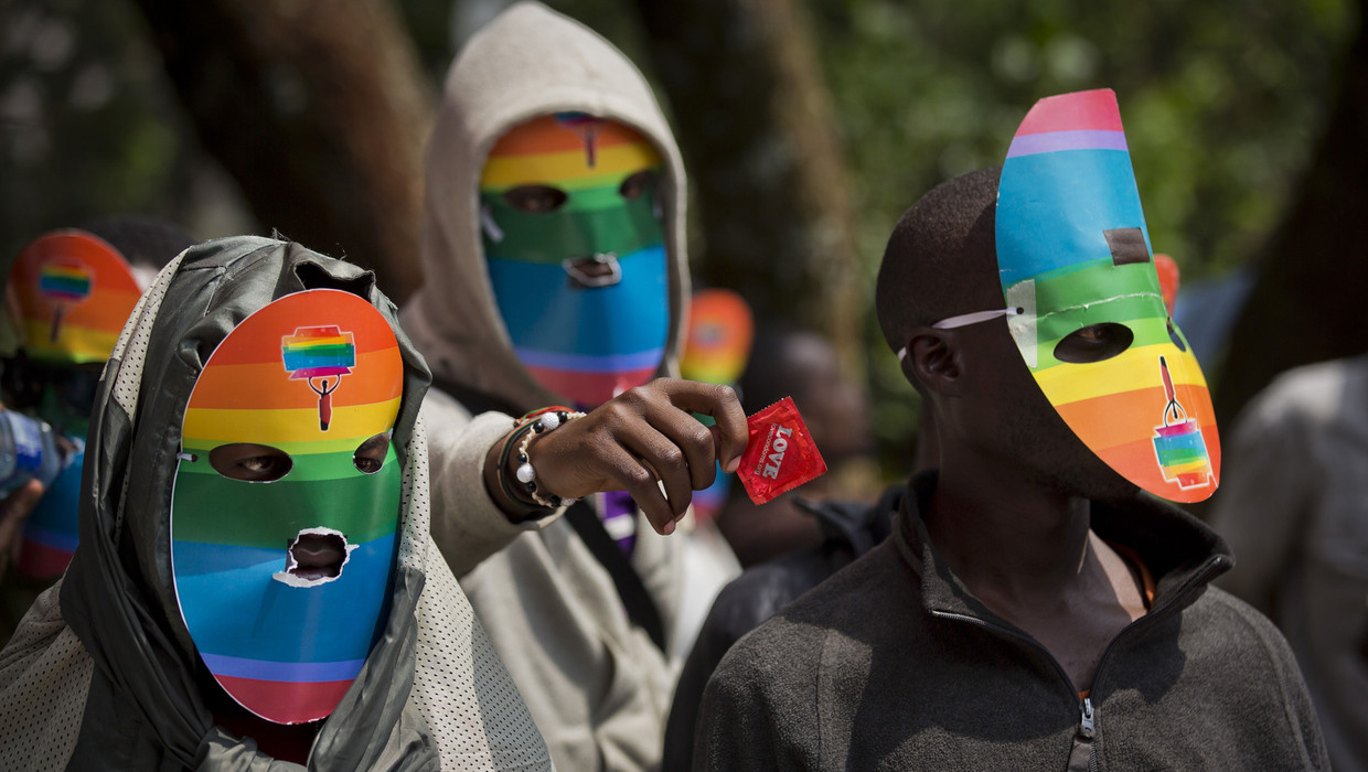 Homo-activisten protesteren tegen de anti-homowet in Uganda. Beeld ap