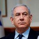 Netanyahu haalt uit naar politie en justitie bij begin unieke rechtszaak