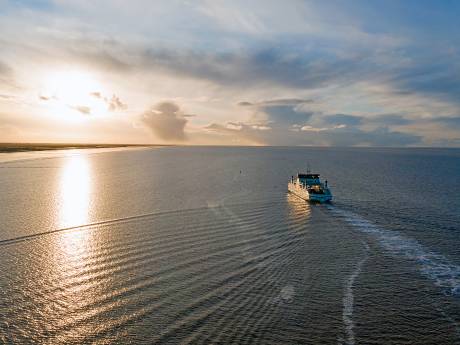 Besluit van veerdienst valt slecht op Ameland: ‘Kunt niet zomaar de halve dienstregeling schrappen’