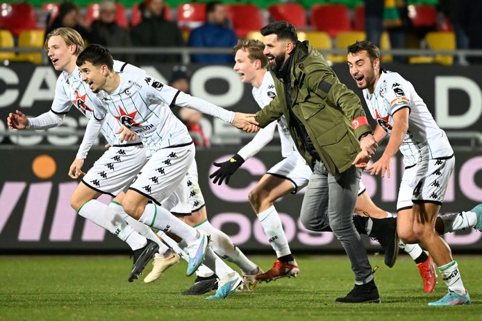 Miron Muslic nam een week geleden in Oostende opmerkelijk deel aan de verbroedering van zijn spelers met de supporters. "Wij toonden er hoe graag we elke match willen winnen, de fans verdienden die speciale viering."