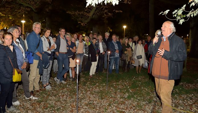 Grote belangstelling tijdens een eerder ommetje door Nijmegen Oost.