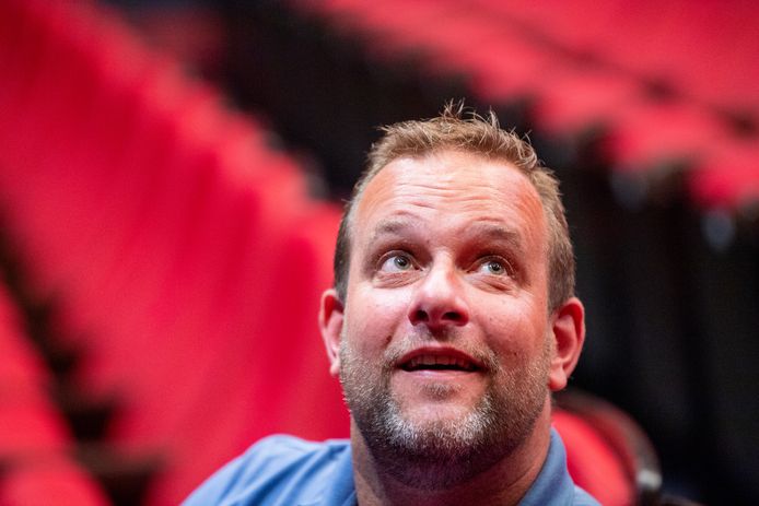 Directeur Jan Maarten Veurink kijkt hoopvol uit naar een nieuw seizoen in theater De Voorveghter in Hardenberg.