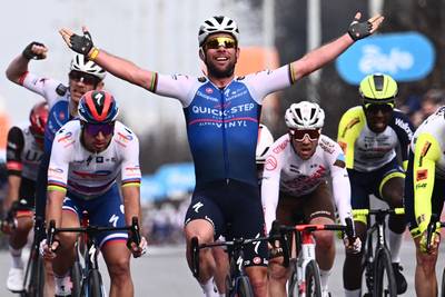KOERS KORT. Cavendish sprint naar winst in Milaan-Turijn - Saxo Bank nog drie jaar langer partner van E3 Harelbeke