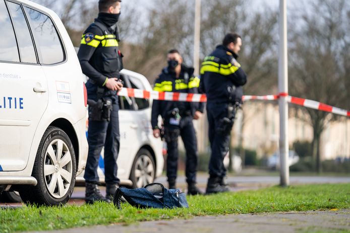 In de tas van de jongen zat een stuk vuurwerk, "van een kaliber waar je iemand voor moet aanhouden", aldus de politie.