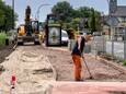 Het werk aan het fietspad langs de Mozartlaan gaat waarschijnlijk een week langer duren.