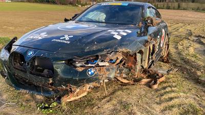Auto van wedstrijdarts Dwars door Vlaanderen maakt zware crash in Ronse