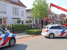 Hulpdiensten redden vrouw van dak in Waalwijk