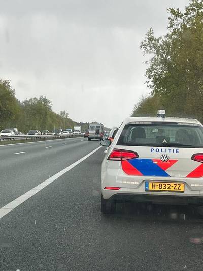 Auto stopt op de vluchtstrook van A2 vanwege lege tank en moet daarna mee naar politiebureau