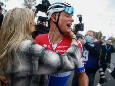 Van der Poel verslaat Van Aert: ‘Wist dat ik sprint van mijn leven moest rijden’