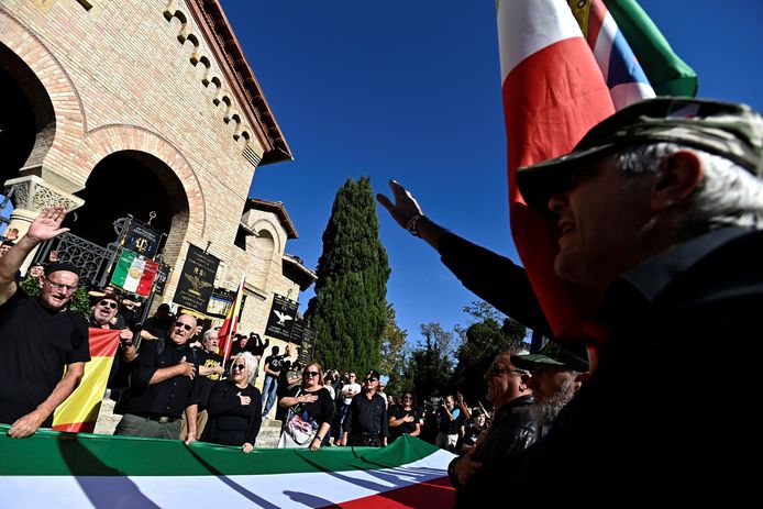 A Predappio, città natale del dittatore, i neofascisti scendono in piazza per celebrare la marcia su Roma.