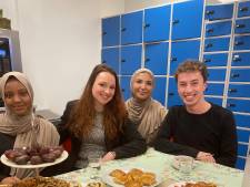 Iftar bij supermarkt brengt culturen bij elkaar: ‘Inleven in medewerkers die meedoen aan de ramadan’