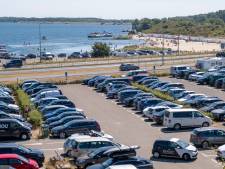 Populair parkeerterrein langs Zeeuwse kust wordt plots 20.000 procent duurder