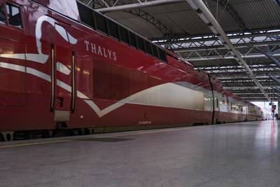 Defecte Thalys aan station Noorderkempen wordt naar Antwerpen-Centraal gesleept door… andere Thalys
