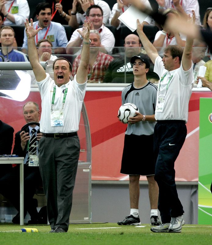 Dick Advocaat en Pim Verbeek bij Zuid-Korea.