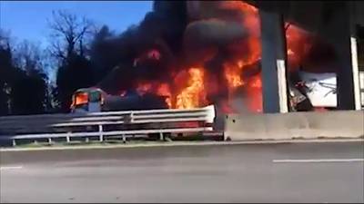 Zes doden bij ongeluk met brandende tankwagen in Italië