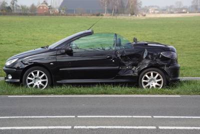 Veel schade bij ongeval op Terborgseweg in Azewijn