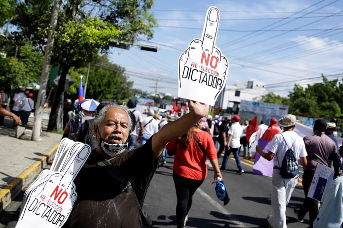 Mensen op een protestmars tegen de Salvadoriaanse president Nayib Bukele in San Salvador, El Salvador.