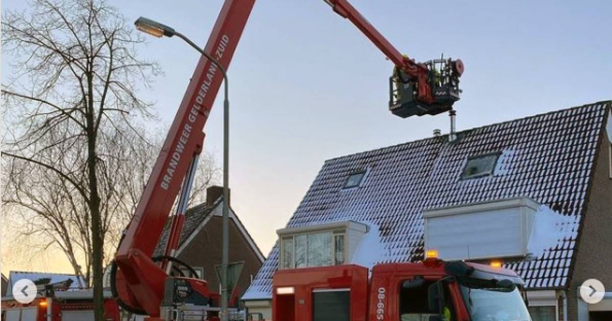Brandweer Asperen rukt uit voor schoorsteenbrand.