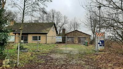 Vleermuizen zitten sloop woonhuis en schuur aan Woestenbergseweg in Bavel dwars