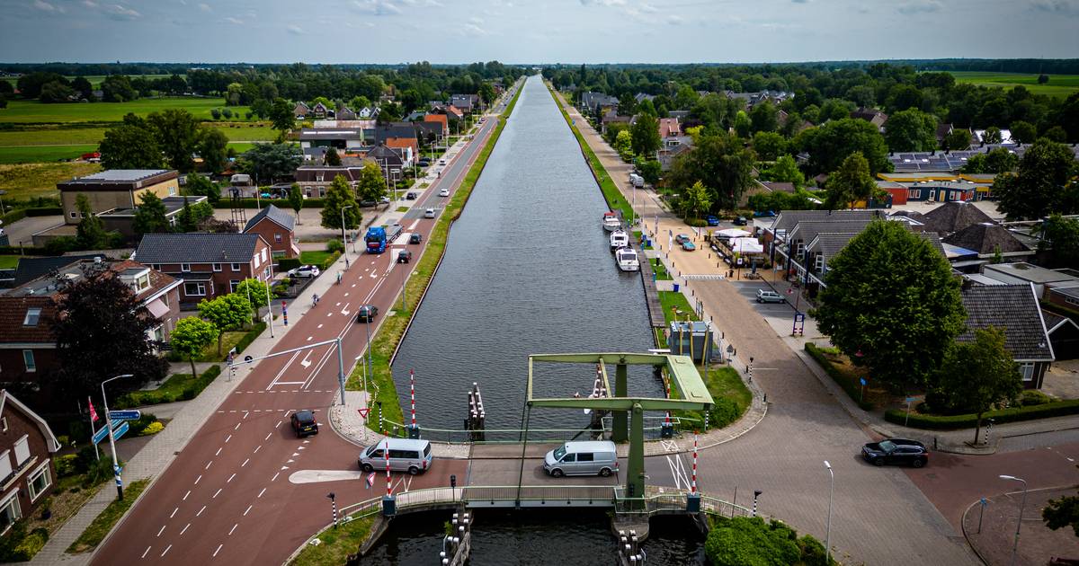 Als de avond valt, verandert Daarlerveen in een racebaan: de eerste twee snelheidsduivels zijn gepak