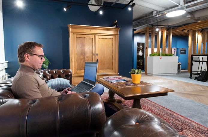 Werken in een ‘huizelijke’ omgeving met expediteur Transheroes in Hengelo: cozy-kantoren zijn een nieuwe trend.