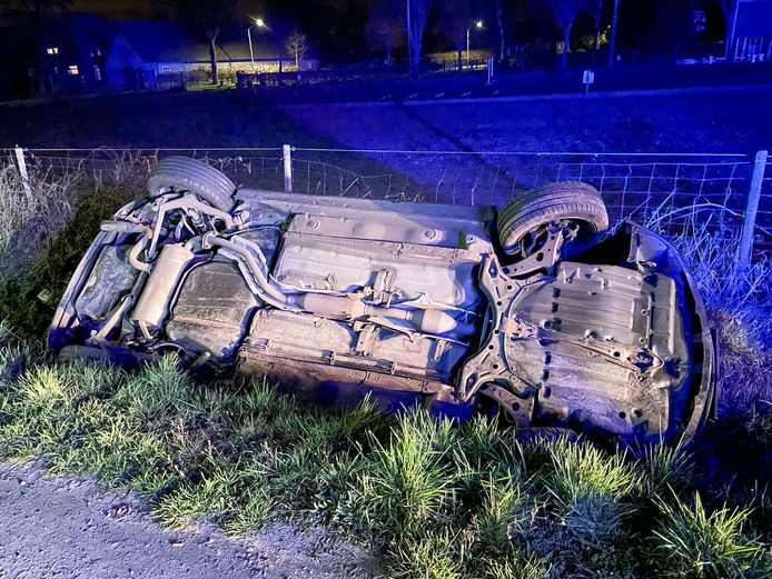 De automobilist belandde met zijn auto in de sloot.