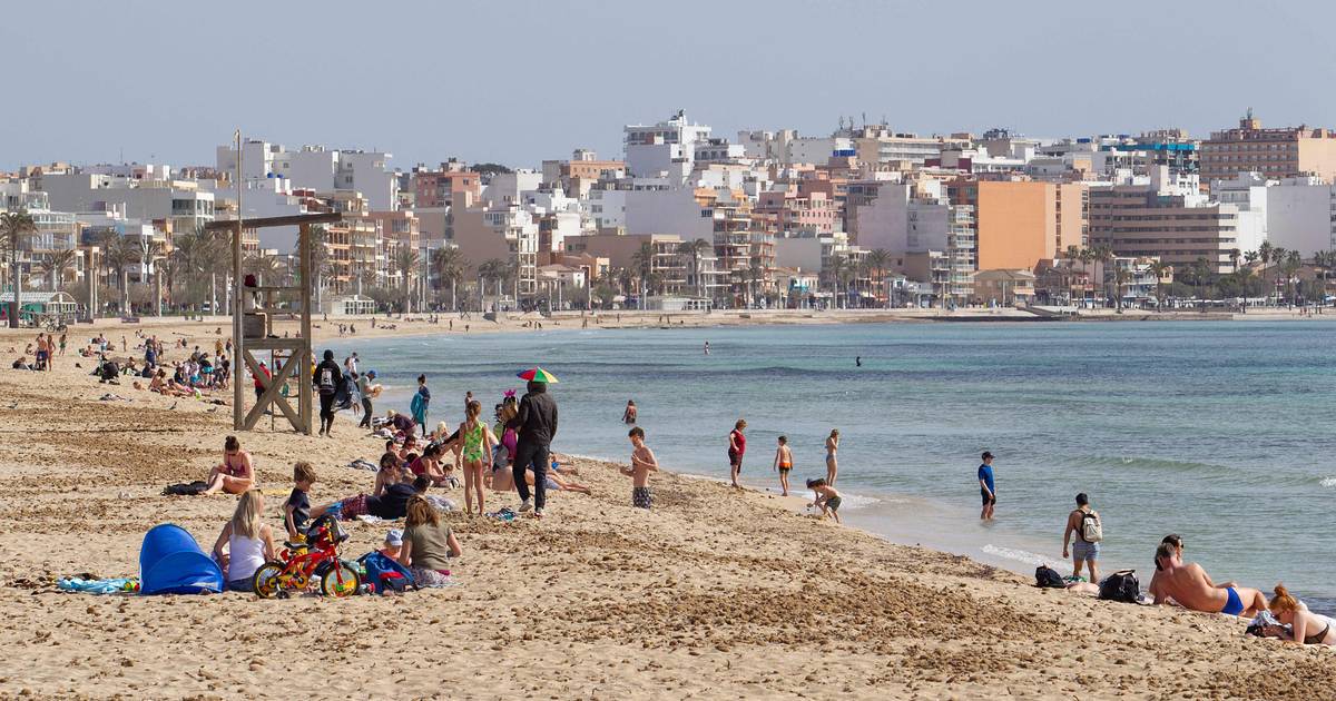 Il 20enne olandese è rimasto gravemente ferito dopo essere caduto dal balcone dell’hotel Mallorca |  Per viaggiare