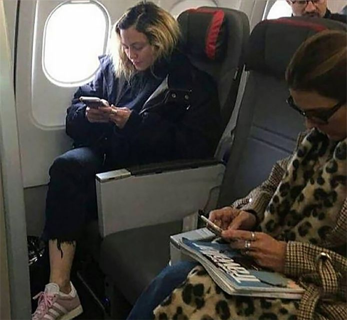 Madonna zat op een van de goedkoopste zetels in het vliegtuig.