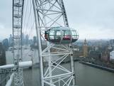 Schoonmaker geeft London Eye op grote hoogte een opfrisbeurt
