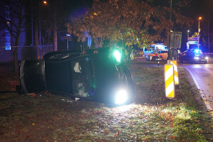 De uit de bocht gevlogen auto van de vluchtende Zelhemmer.