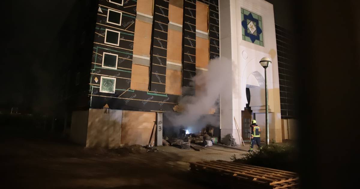 Dit moet stoppen !               Man aangehouden voor brandstichting in moskee.
