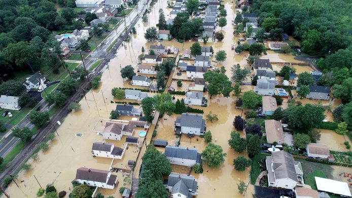 Een deel van de plaats Helmetta en New Jersey staat als gevolg van hevige regenval door tropische storm Henri onder water.
