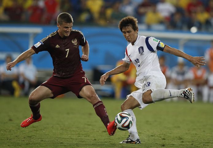 Igor Denisov op het WK 2014 in Brazilië tegen Zuid-Korea, in de groep van de Duivels.