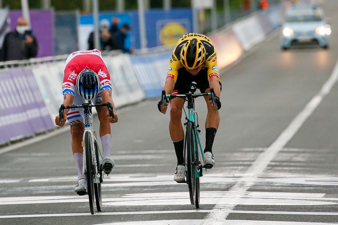 Een van de sportmomenten van dit jaar. Mathieu van der Poel wint de Ronde van Vlaanderen.