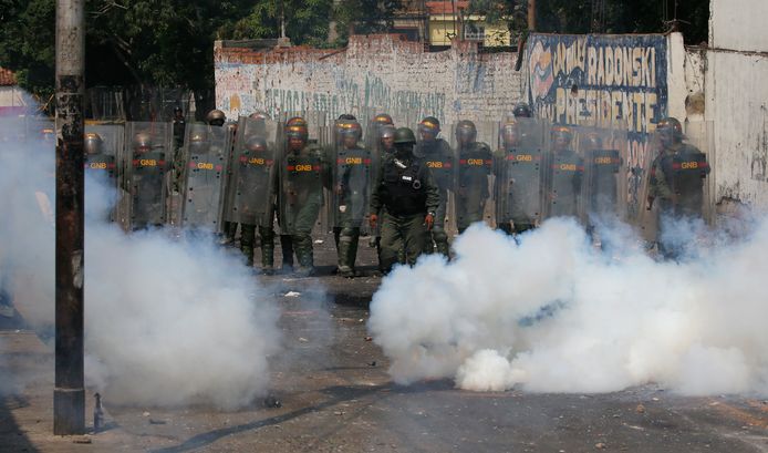 Het leger zette traangas in om de betogers in Urena uit elkaar te drijven.