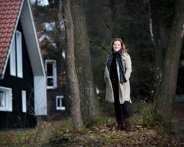Tanja Roeleveld: ‘In de nieuwe huizen zit bij de ingang een groene schakelaar. Zo kun je als je weggaat alle elektrische apparaten in één keer uitzetten.’ Beeld Bram Petraeus