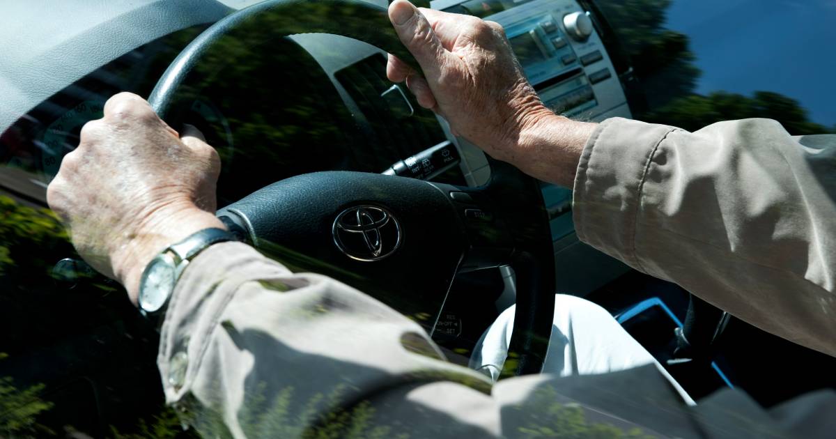 90-plusser raakt rijbewijs kwijt na verkeersongeval: ‘Twijfel over rijvaardigheid'.