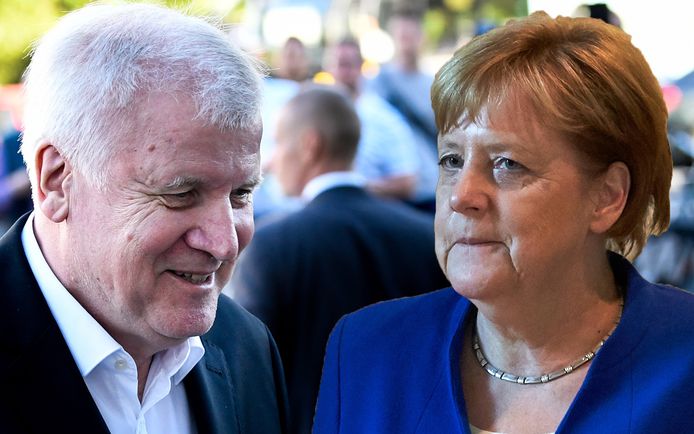 De Duitse bondskanselier Angela Merkel en minister van Binnenlandse Zaken en CSU-voorzitter Horst Seehofer hebben een compromis bereikt over de migratieproblematiek.