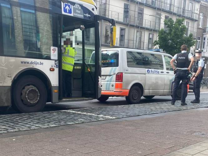 Man gewond na aanrijding met bus van De Lijn: “De buschauffeur is teruggekeerd want had het niet gemerkt”