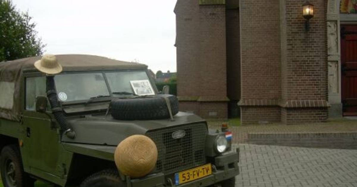 Jeep als eerbetoon aan overleden pastoor Roeloffzen