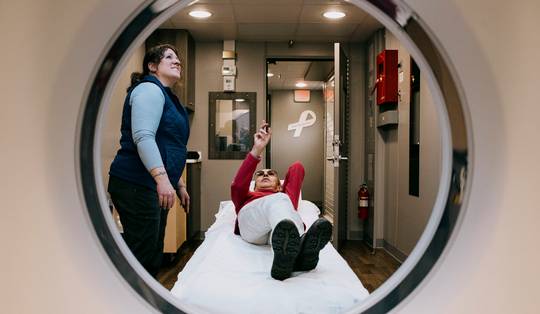 Meer kans op genezing van zeldzame kanker in expertisecentra: ‘Patiënten betalen met hun leven voor versnipperde zorg’