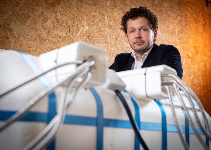 Joost Spanjer van Borg Energy Storage uit Harderwijk ontwikkelde samen met twee compagnons een warmtebuffer waarmee woningen kunnen worden verwarmd