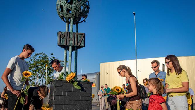 Verdriet komt samen bij MH17-herdenkingen in Vijfhuizen en Eindhoven
