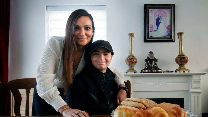 Ege (14) en Pinar (38) zijn broer en zus en hebben allebei kanker: ‘Die kans is toch nihil?’