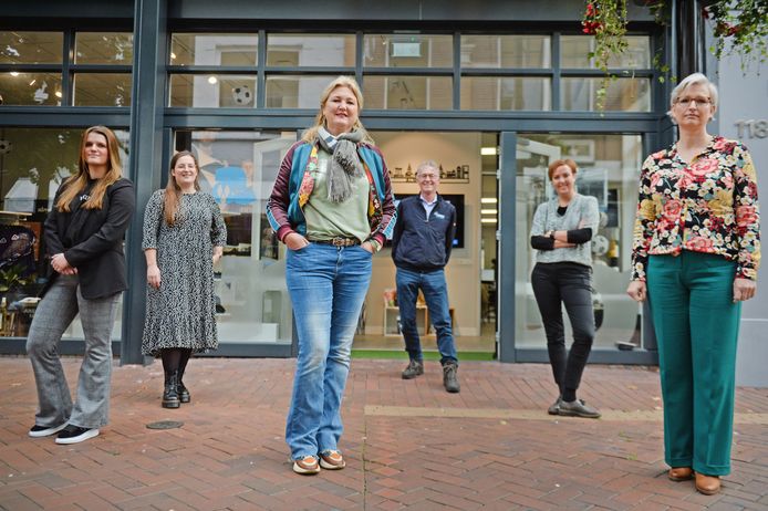 Een Ijsvogel Voor Op Je Koelkast Merchandise Dient Als Extraatje Almelo Promotie Almelo Tubantia Nl