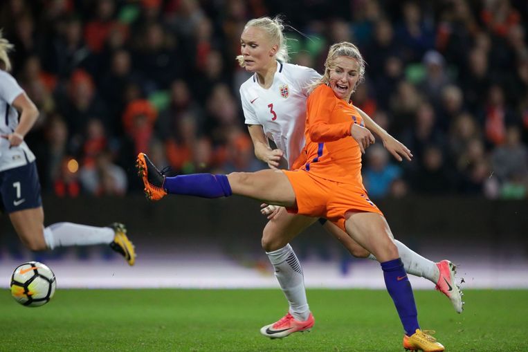 Stort avløp i oransje |  gjengivelse