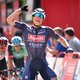 Philipsen heerst in de sprint, Roglic grijpt concurrentie meteen bij de keel in Vuelta