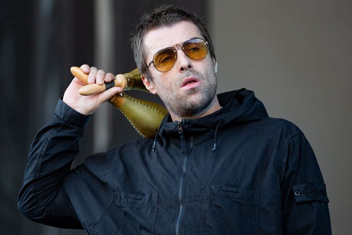 Noel Gallagher wil absoluut niet dat er muziek van Oasis te horen is in de documentaire over zijn broer Liam (foto). Volgens Liam heeft Noel, met wie hij tot 2009 in de band zat, gedreigd met juridische stappen als dit wel het geval is. "Wie is er nu bitter", zegt hij op Twitter.